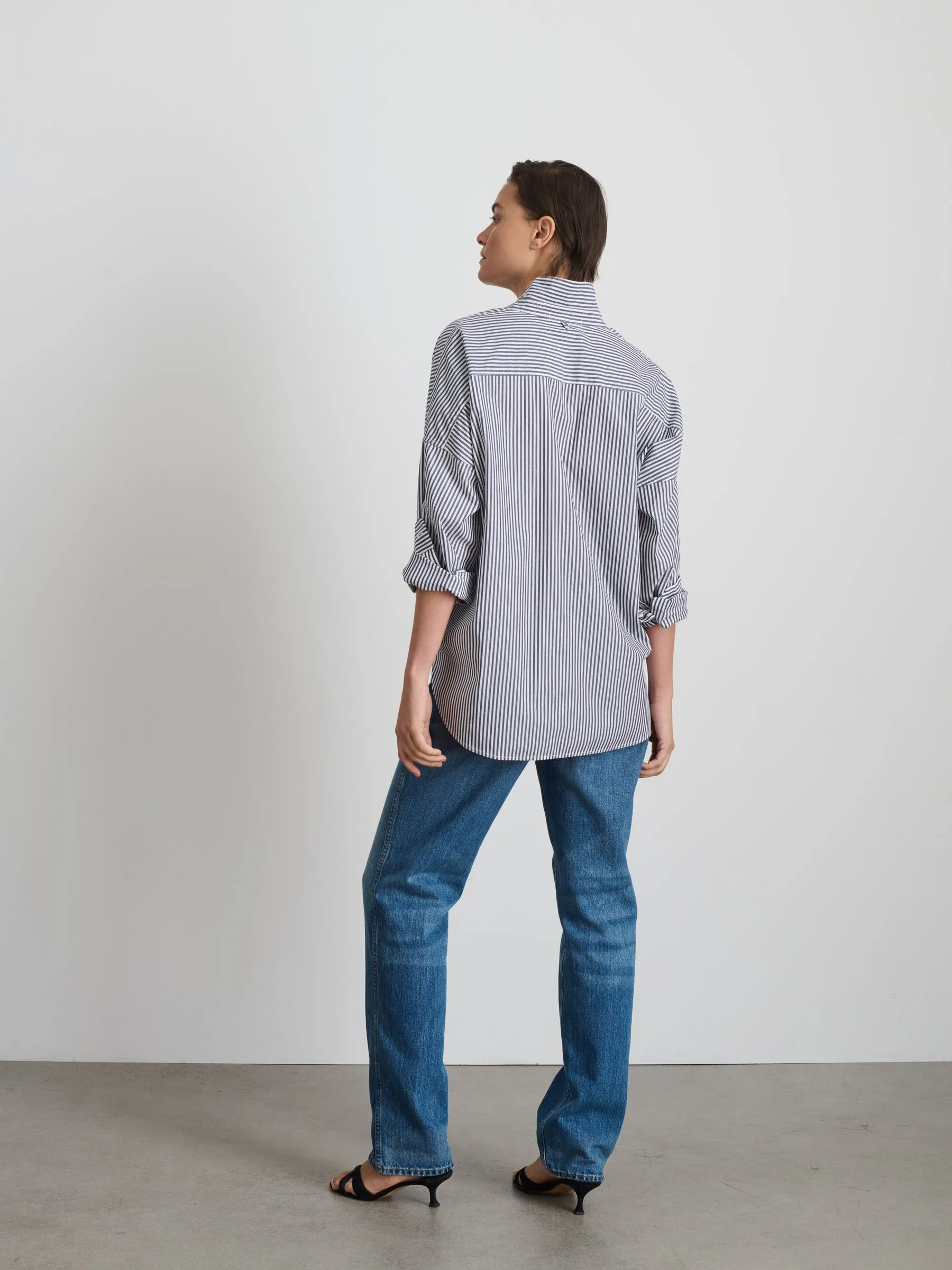 Alex Mill Jo Striped Shirt in Paper Poplin in Navy/White