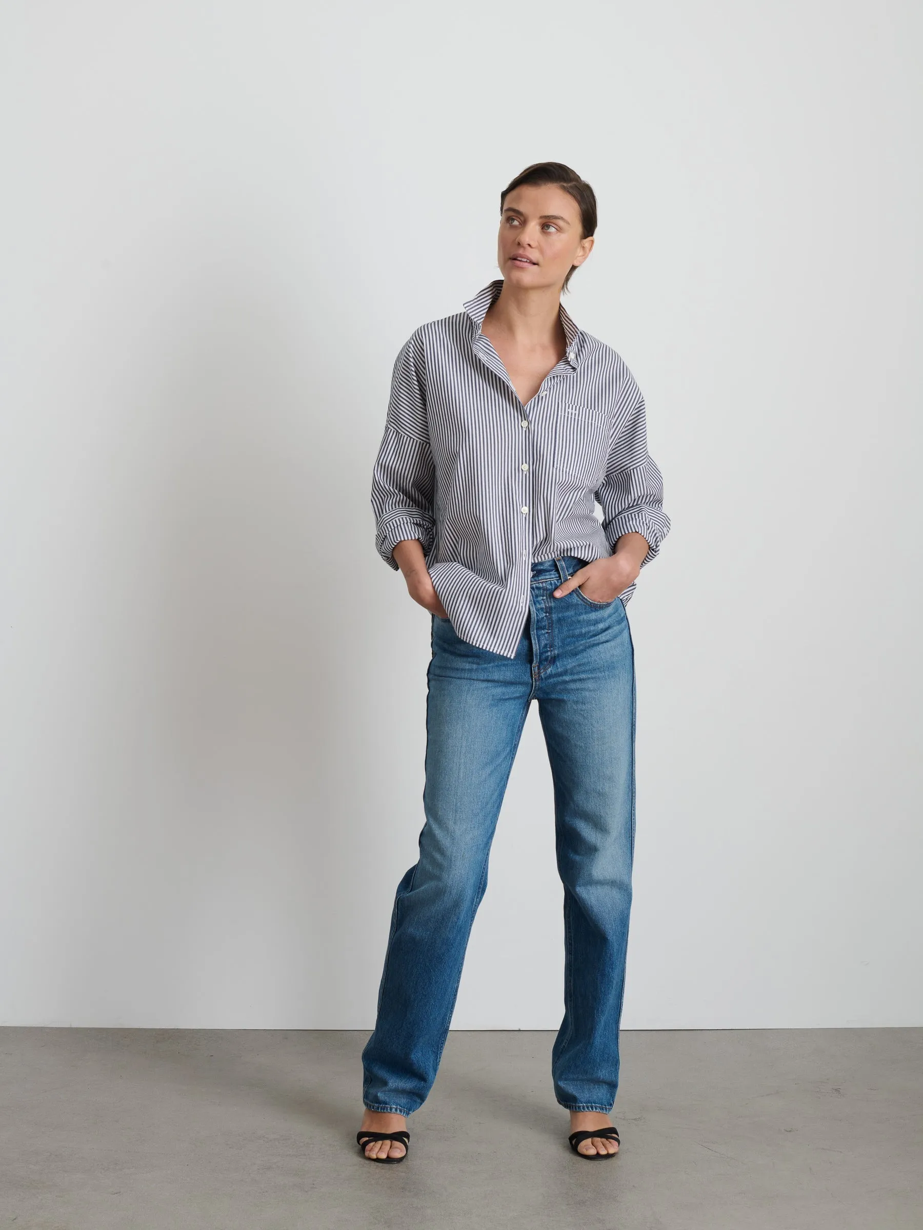 Alex Mill Jo Striped Shirt in Paper Poplin in Navy/White