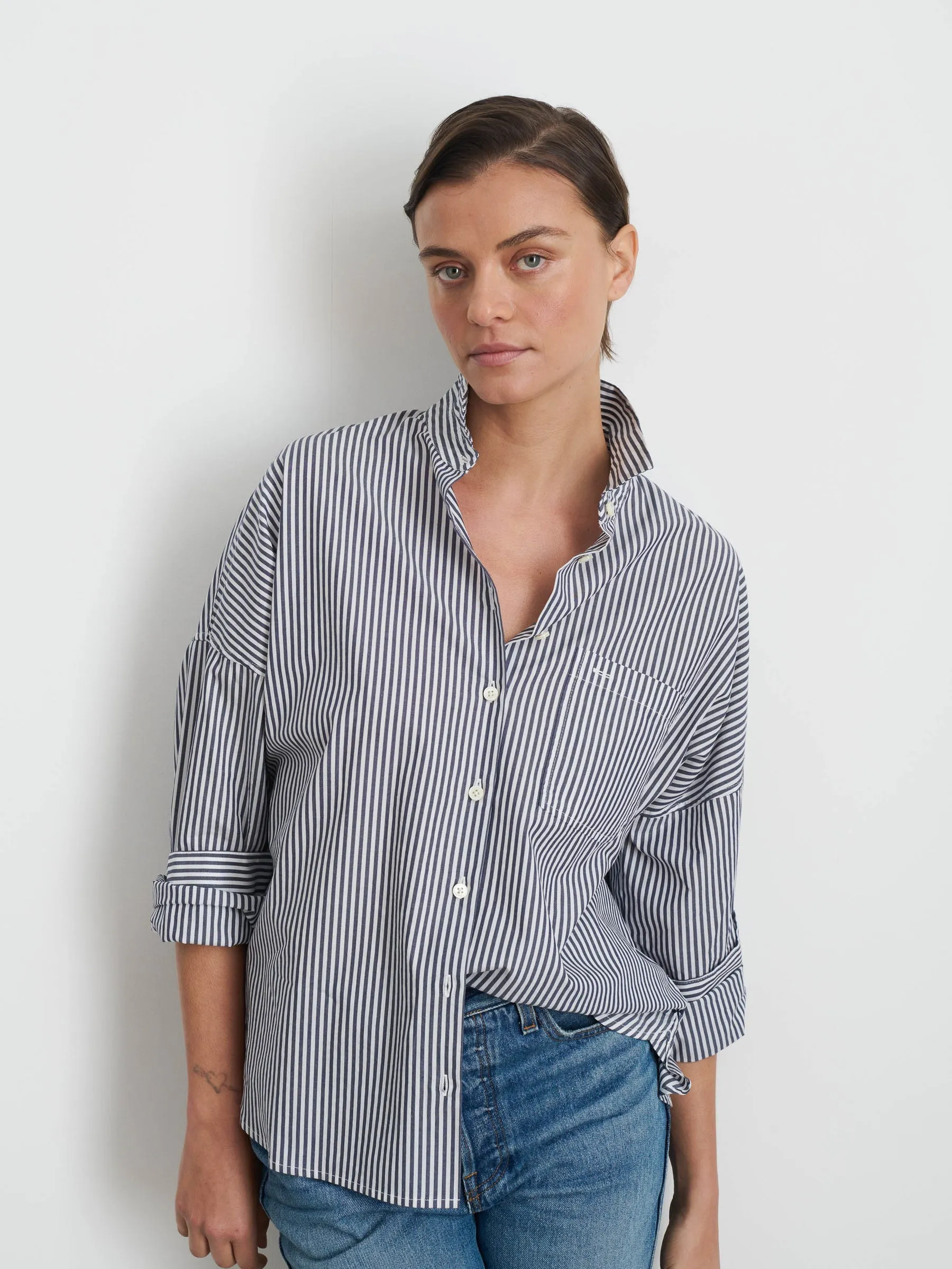 Alex Mill Jo Striped Shirt in Paper Poplin in Navy/White