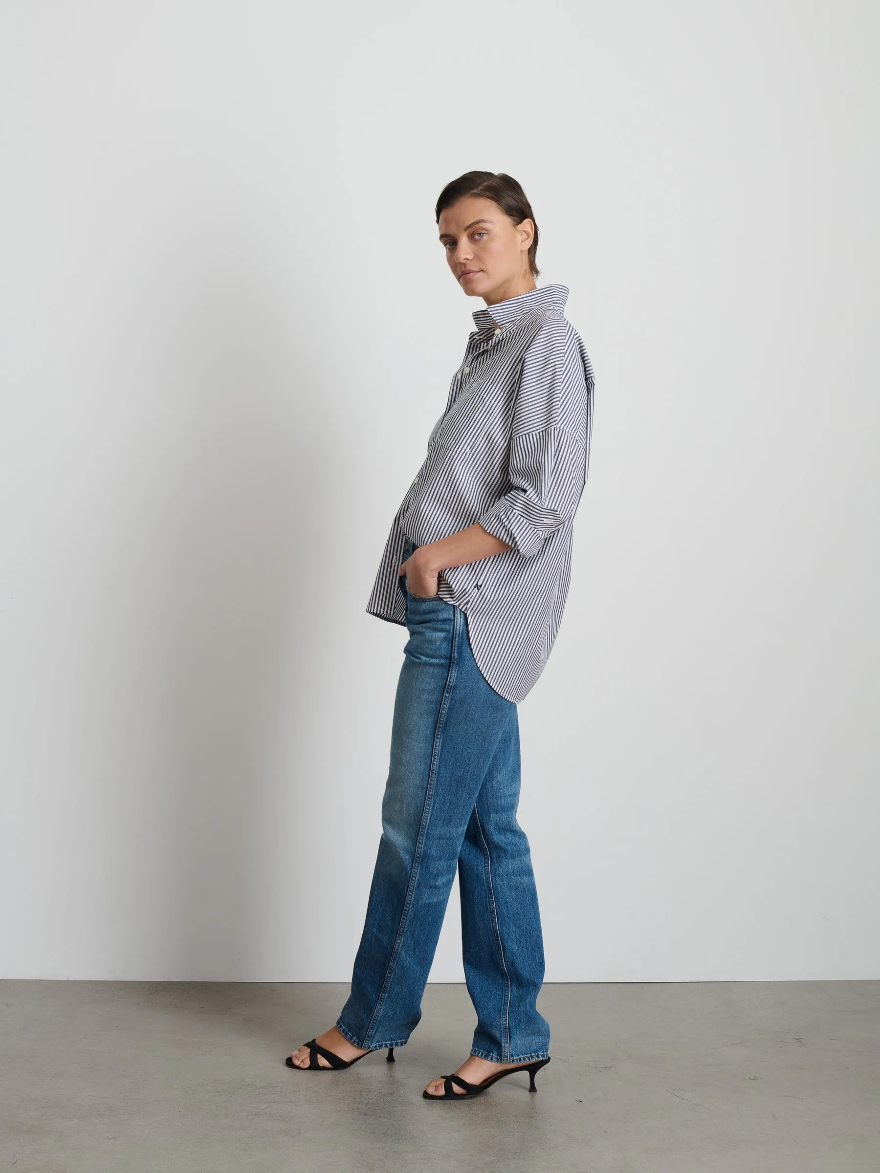 Alex Mill Jo Striped Shirt in Paper Poplin in Navy/White