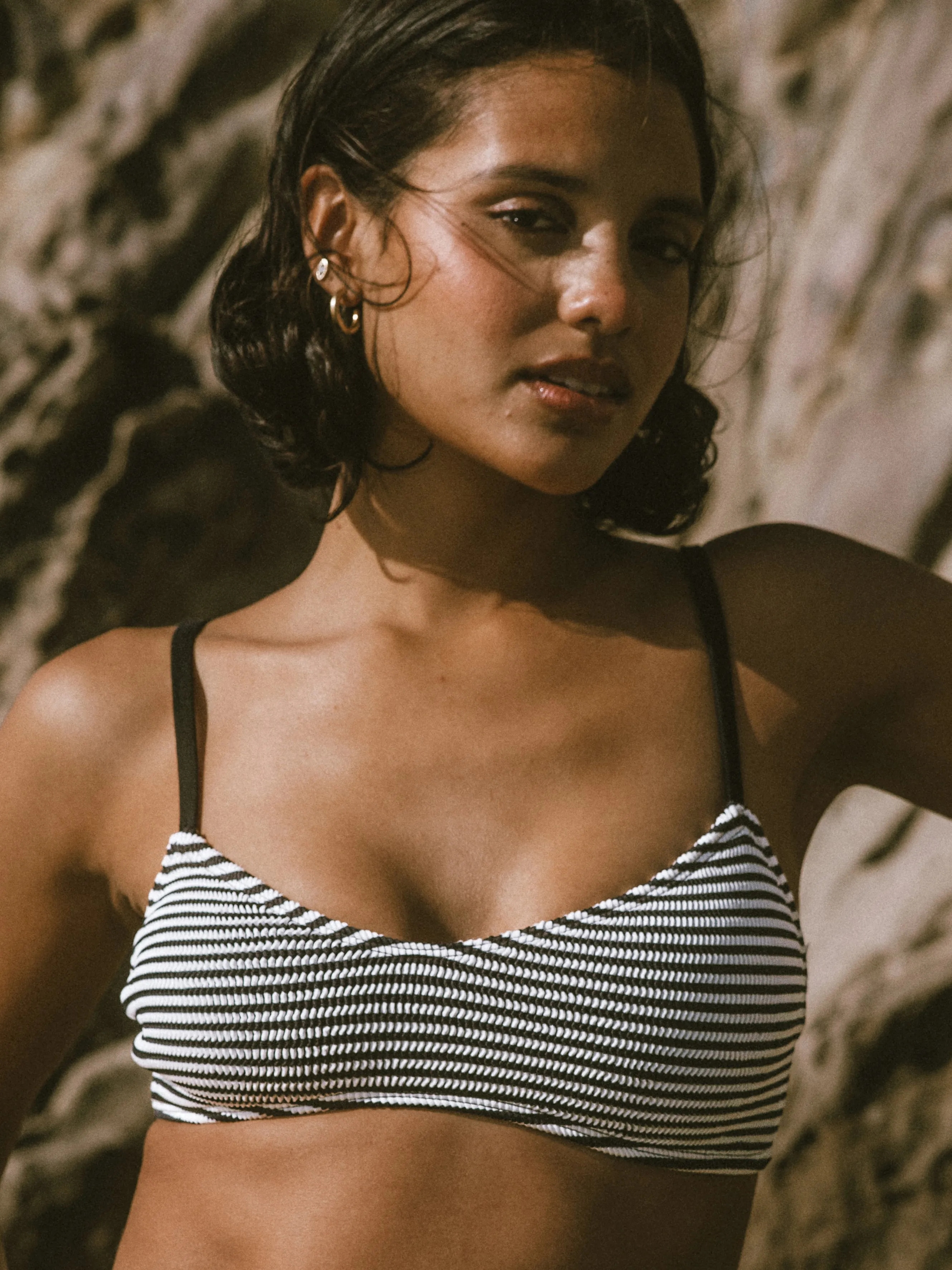 BALBOA LOW SCOOP BIKINI TOP - BLACK STRIPED