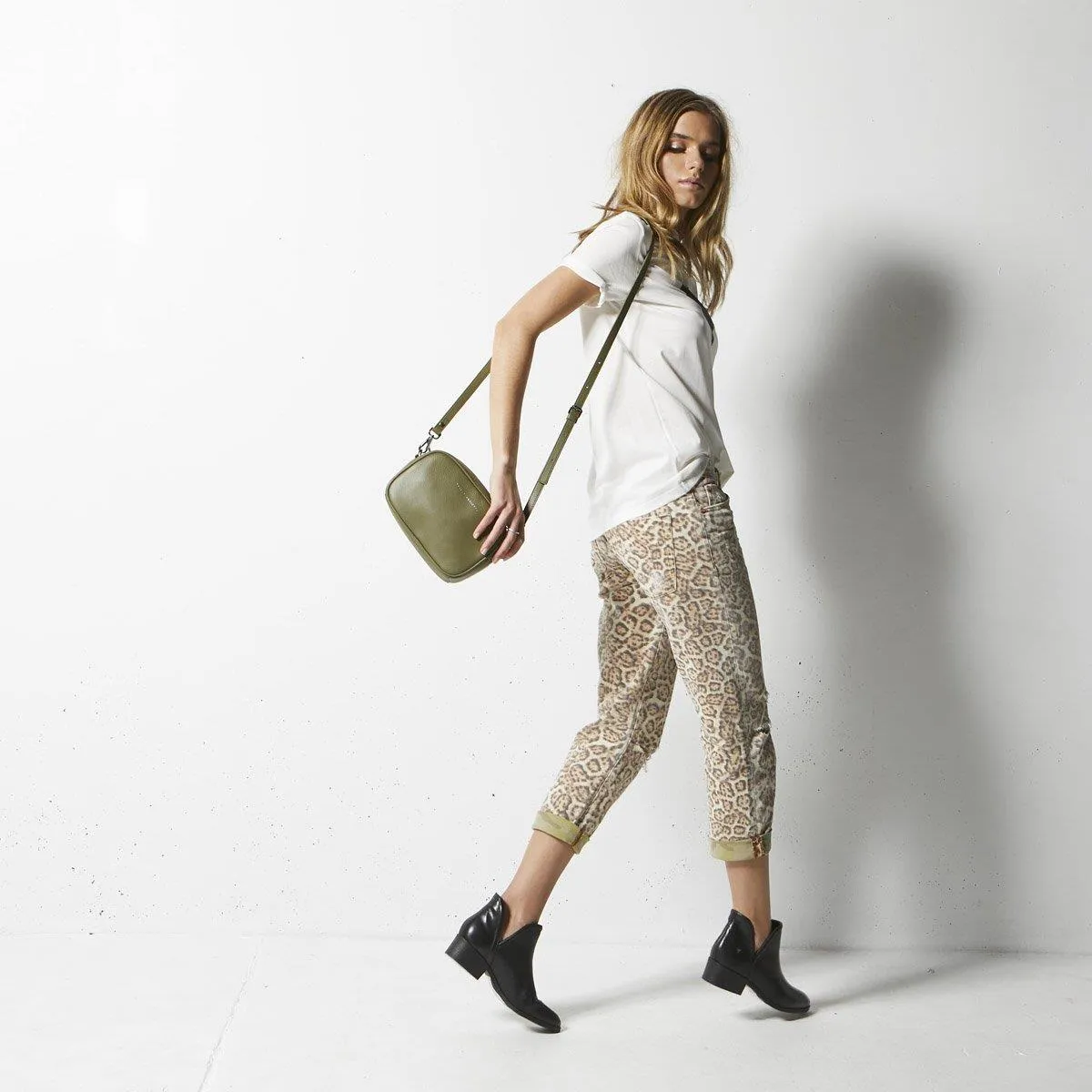 Plunder Crossbody Bag (Khaki)